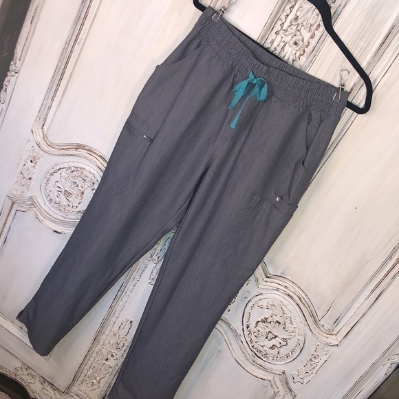 FIGS Technical Collection Graphite Gray Cargo Scrub Medical Pants Size Medium - Picture 3 of 12